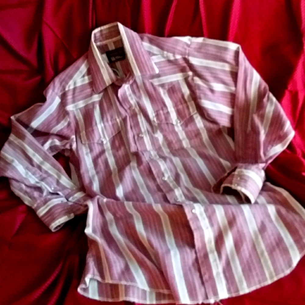 Men's long sleeved shirt.
